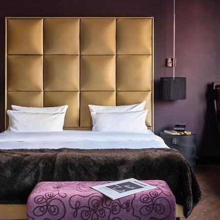 Roomers, Frankfurt, A Member Of Design Hotels Frankfurt am Main Exterior foto A room at the Hotel Axelmannstein
