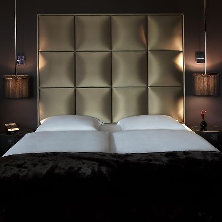 Roomers, Frankfurt, A Member Of Design Hotels Frankfurt am Main Exterior foto A bed