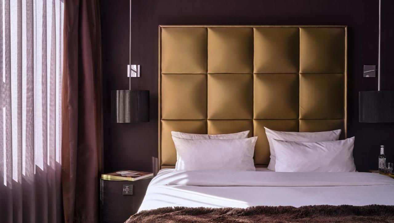 Roomers, Frankfurt, A Member Of Design Hotels Frankfurt am Main Exterior foto A bedroom at the hotel