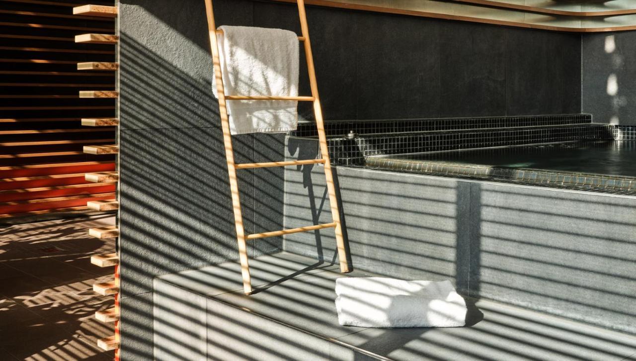 Roomers, Frankfurt, A Member Of Design Hotels Frankfurt am Main Exterior foto A ladder