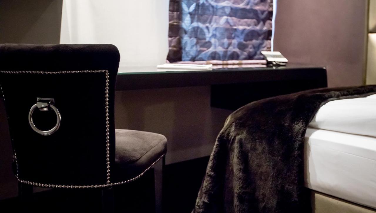 Roomers, Frankfurt, A Member Of Design Hotels Frankfurt am Main Exterior foto A mink throw