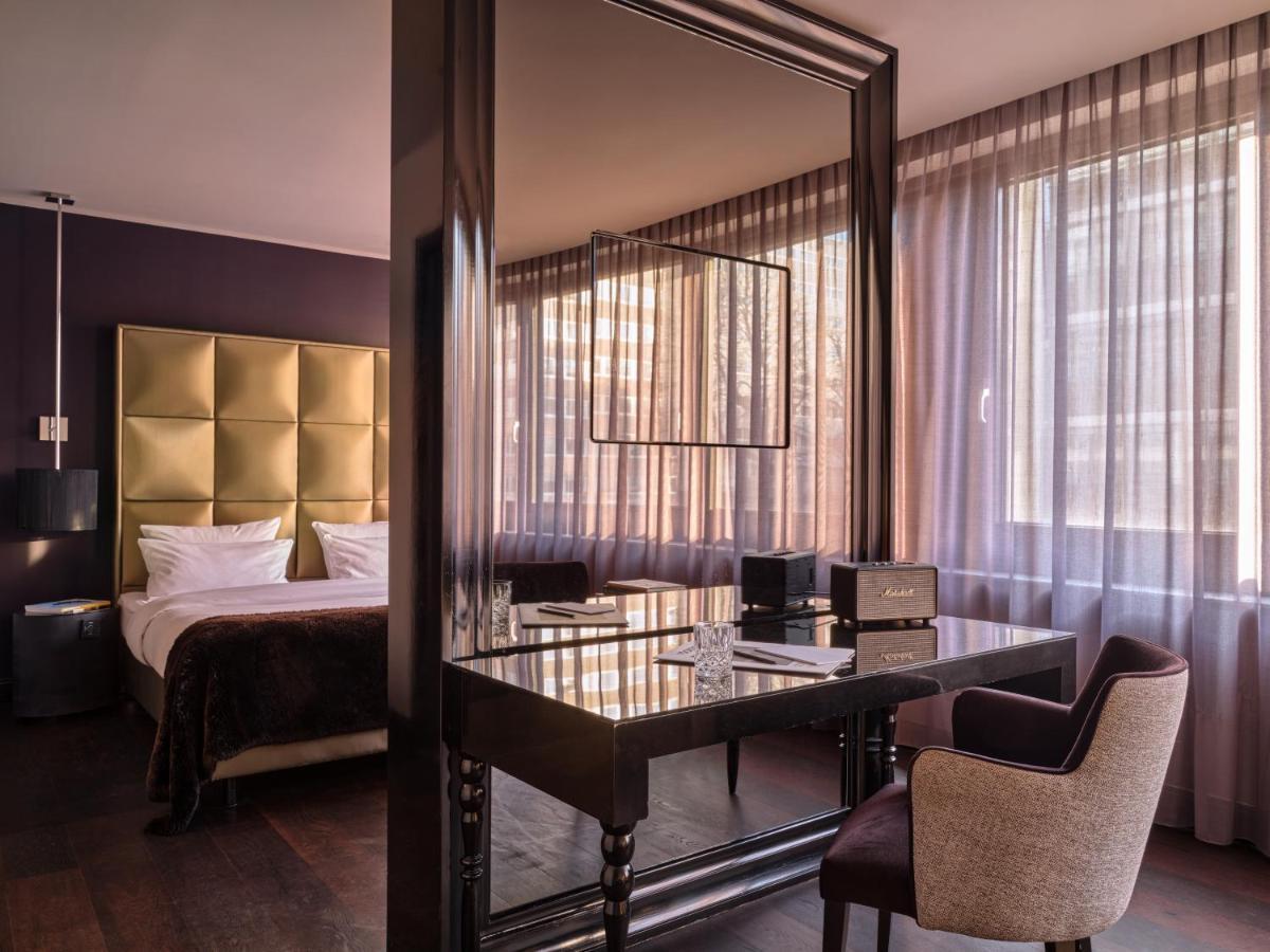 Roomers, Frankfurt, A Member Of Design Hotels Frankfurt am Main Exterior foto A suite at the Mandarin Oriental, Munich