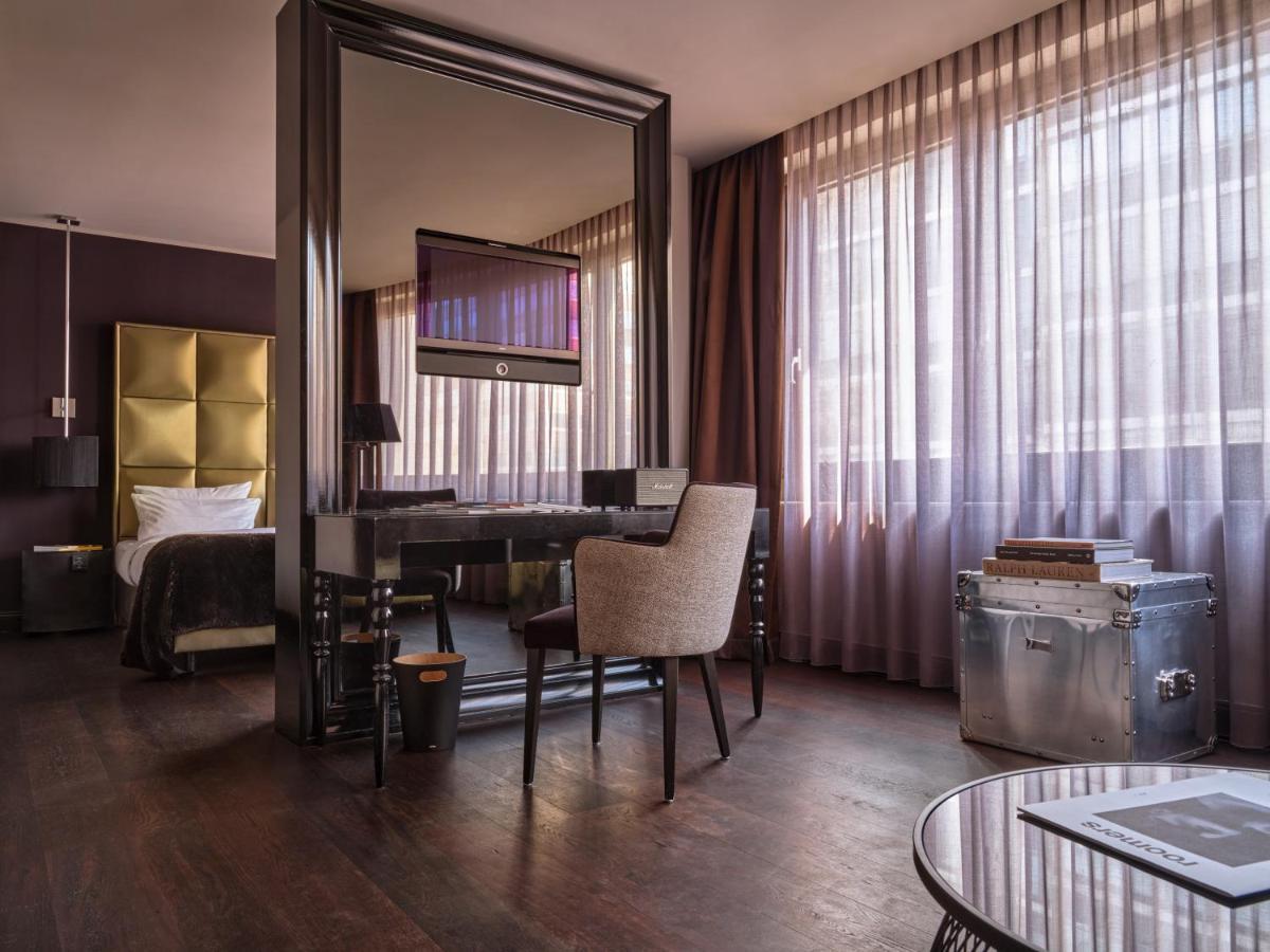 Roomers, Frankfurt, A Member Of Design Hotels Frankfurt am Main Exterior foto A suite at the hotel