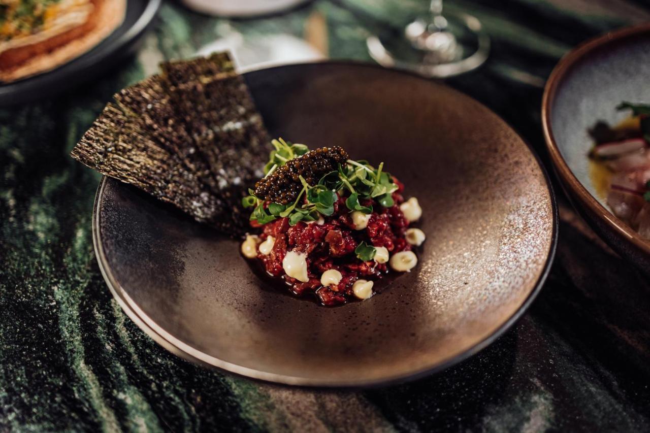 Roomers, Frankfurt, A Member Of Design Hotels Frankfurt am Main Exterior foto A dish at the restaurant