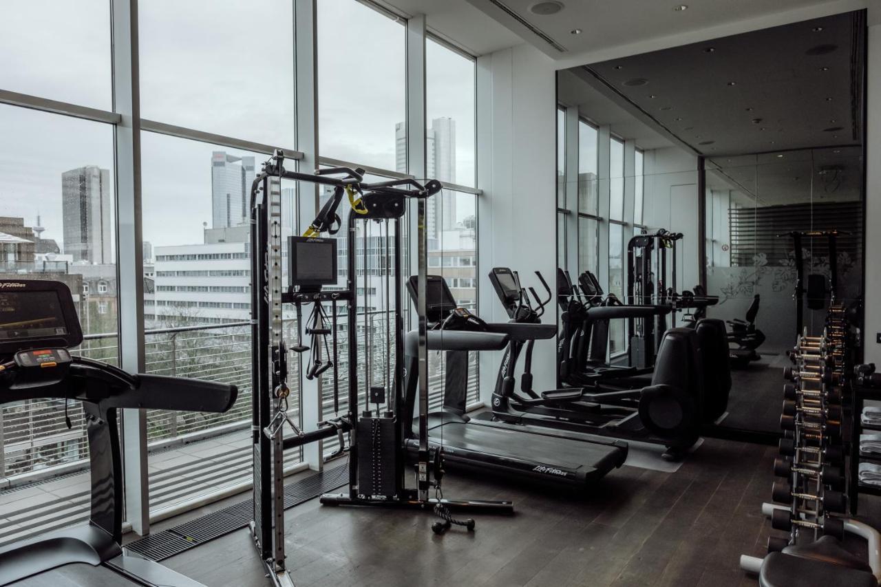 Roomers, Frankfurt, A Member Of Design Hotels Frankfurt am Main Exterior foto The gym at the hotel