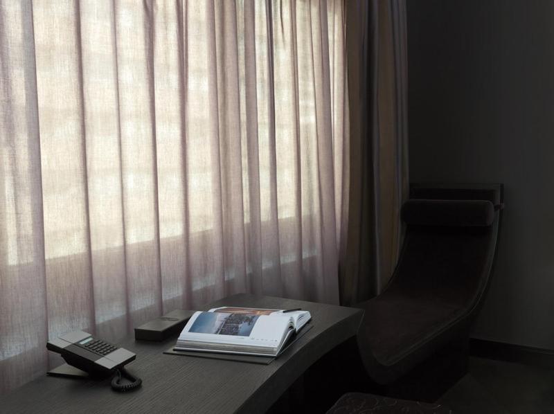 Roomers, Frankfurt, A Member Of Design Hotels Frankfurt am Main Quarto foto A room at the hotel
