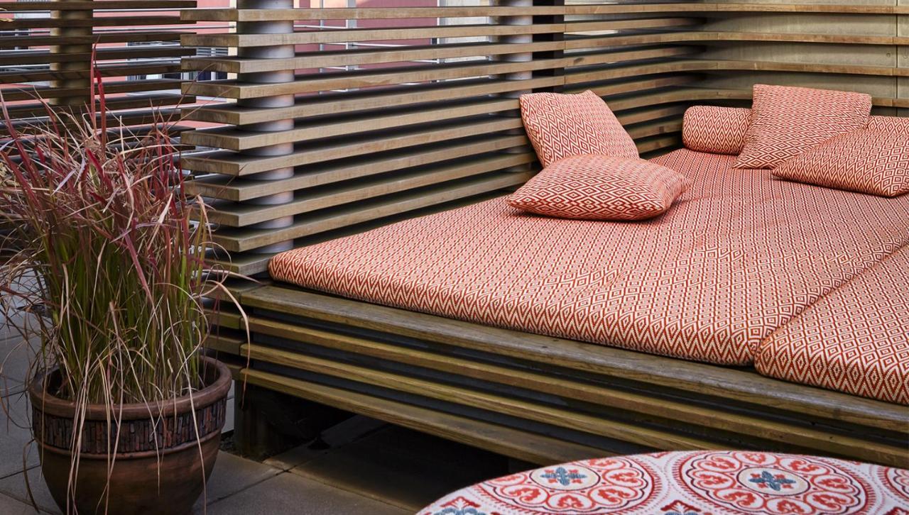 Roomers, Frankfurt, A Member Of Design Hotels Frankfurt am Main Exterior foto A futon