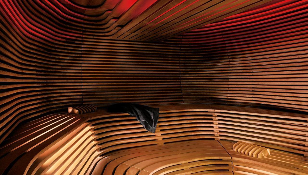 Roomers, Frankfurt, A Member Of Design Hotels Frankfurt am Main Exterior foto The interior of the theatre